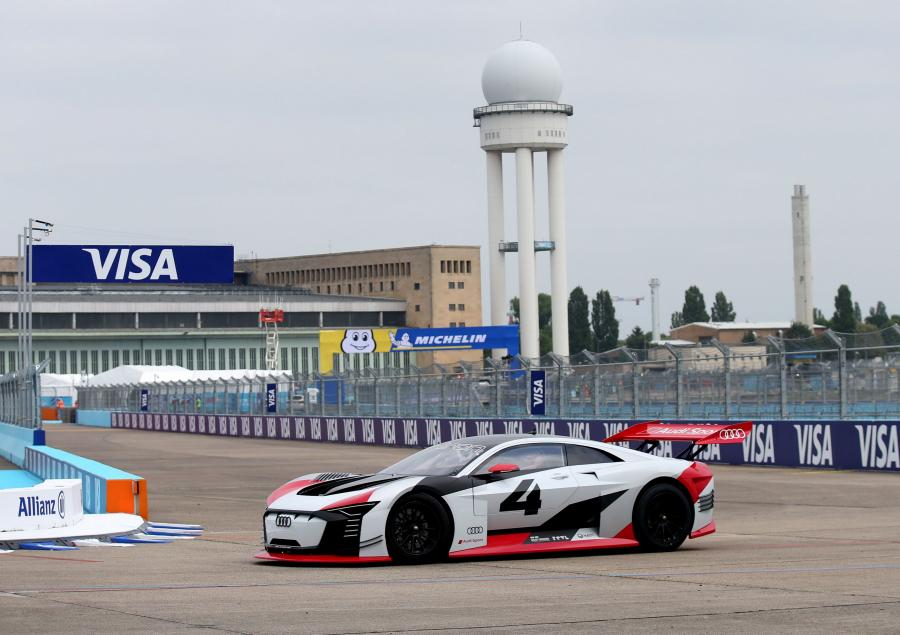  Audi e-tron Vision Gran Turismo 2018 года  (фото 20 из 22)